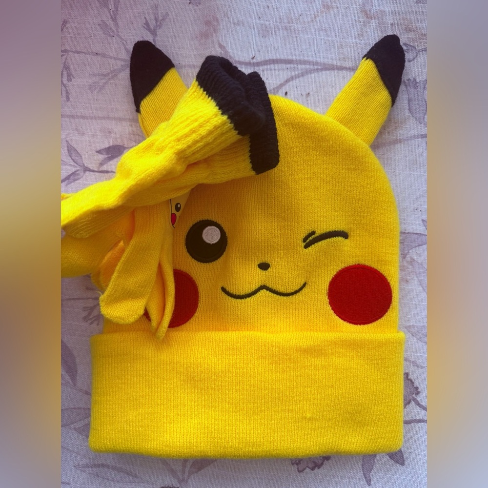 NWT Pokemon Pikachu Kids Winter Beanie & Glove Set